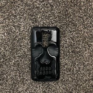 Black skull phone case